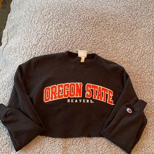 Champion cropped sweatshirt. Size XS. Reads “Oregon State Beavers” in orange.